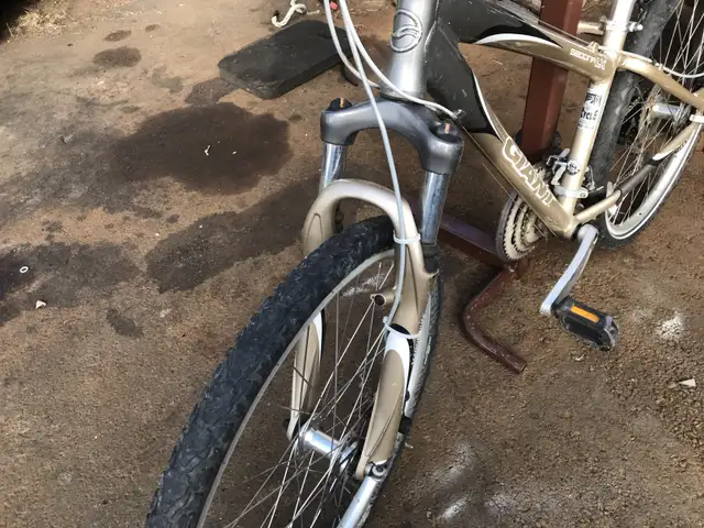 END OF SEASON SALE GIANT SEDONA LX BIKE in Road in Edmonton - Image 8