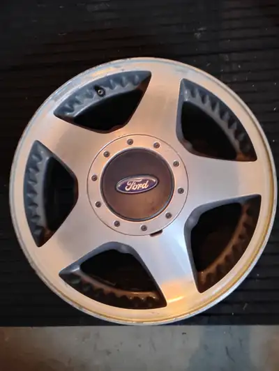 Etait sur Ford Windstar 2003 Jante alliage magnesium et aluminium