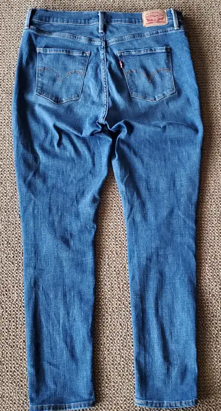 "LEVI STRAUSS" 311 SHAPING SKINNY BLUE JEANS in Women's - Bottoms in Calgary - Image 3