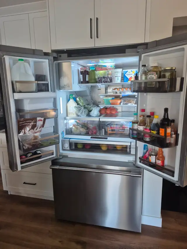 Frigidaire professional 2023 fridge. Good condition. Works good63351295975683124
