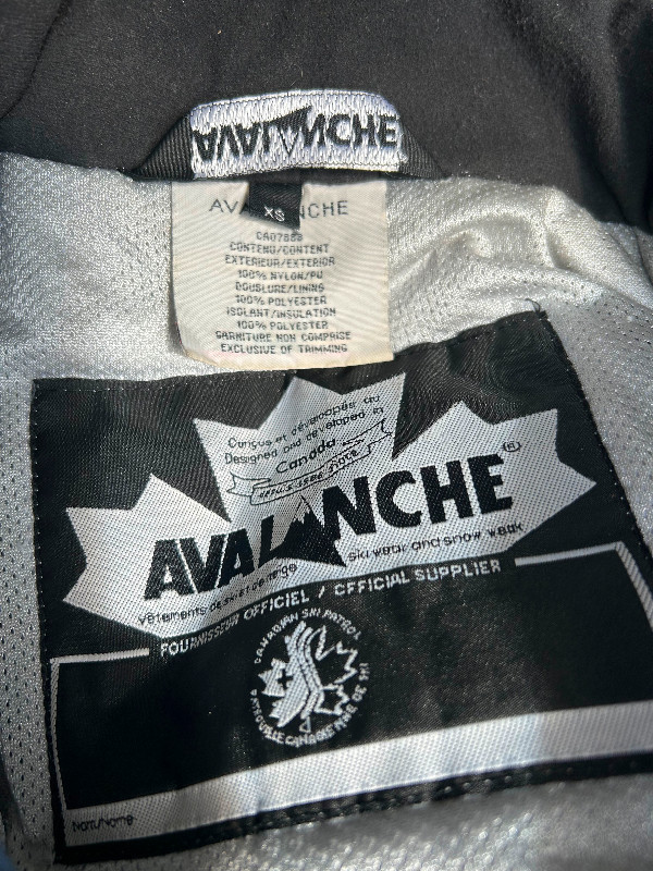 Manteau de ski Avalanche XS dans Femmes - Hauts et vêtements d'extérieur  à Ville de Montréal - Image 2