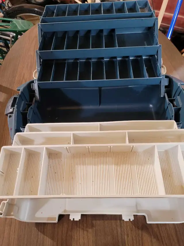 tackle box like new in Fishing, Camping & Outdoors in Muskoka - Image 3