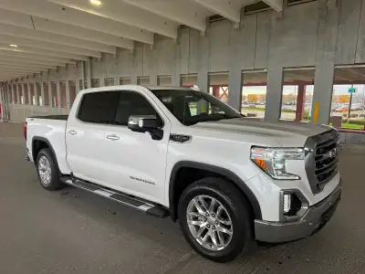 2019 GMC SIERRA SLT X31 1500 Fully Loaded 5.3L V8 8 Speed Transmission 5.8’ Box 4X4 Heated Front and...