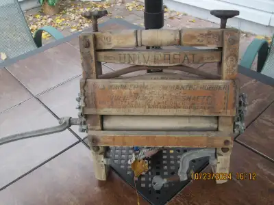 1890's wringer, working condition, decent graphics, see my other itema