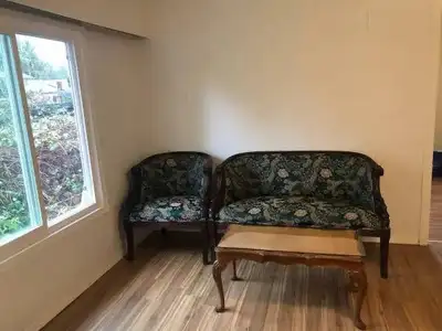 One year lease . This very comfortable home is nestled on five idyllic acres! Enjoy fresh air, cedar...