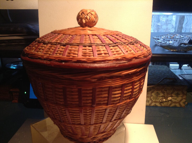ANTIQUE CHINESE WICKER BASKET in Arts & Collectibles in Vancouver - Image 4