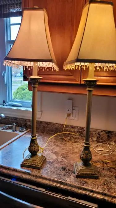 2 lampes de table style vieillot