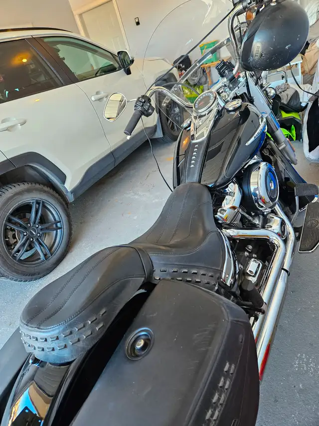 Motorcycle in Street, Cruisers & Choppers in Vernon - Image 2