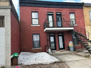 Metro Jean-Talon rue De Chateaubriand 3 1/2 coin Belanger completement renovè, entre laveuse et sech...