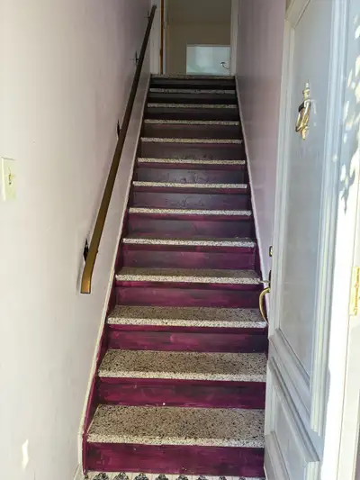 Grand 5 1/2 à louer disponible dès maintenant , 1750.00$ par mois. Situé au deuxième étage d’un trip...