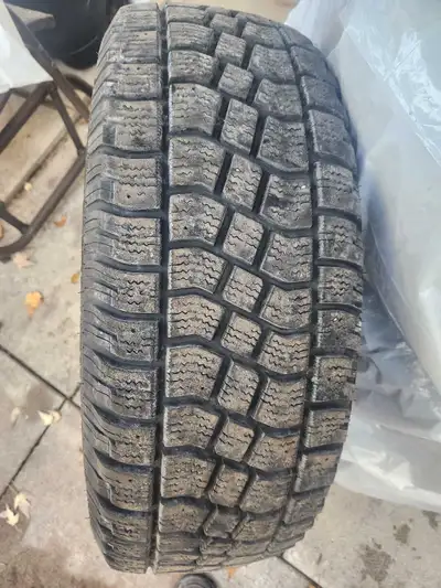 Hercules X-Extreme 245/70R17 5x5 bolt patern Tire sensors installed Less than 2000kl Like new