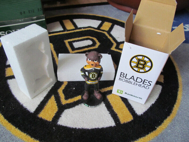 BLADES BOBBLE HEAD BOSTON BRUINS MASCOT LIMITED EDITION dans Art et objets de collection  à Laurentides - Image 3