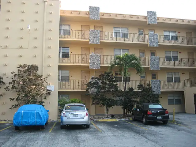 Hollywood, FLA 2 BDRM Condo for rent  $1750 per month in Florida in Canada - Image 10
