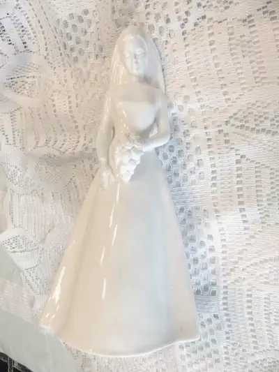 Coalport “Moments – The Bride” sculpture – 2003, 9.5”x5”x5” - cash only - P/up 52/197 St., Langley C...
