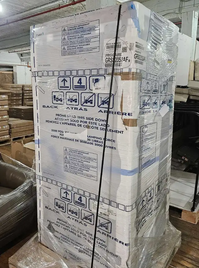 New 33" Frigidaire Refrigerator 62854394601217122