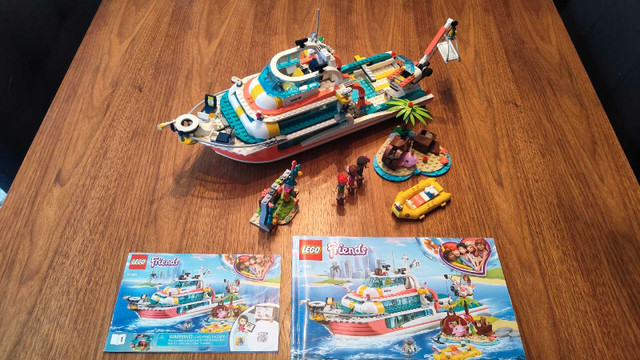 Lego Friends 41381 and 41347, 1900 pieces total in Toys & Games in Oakville / Halton Region - Image 2
