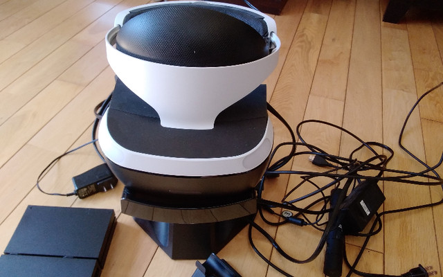 PSVR for the PS4 with lots of games in Sony Playstation 4 in Kingston - Image 2