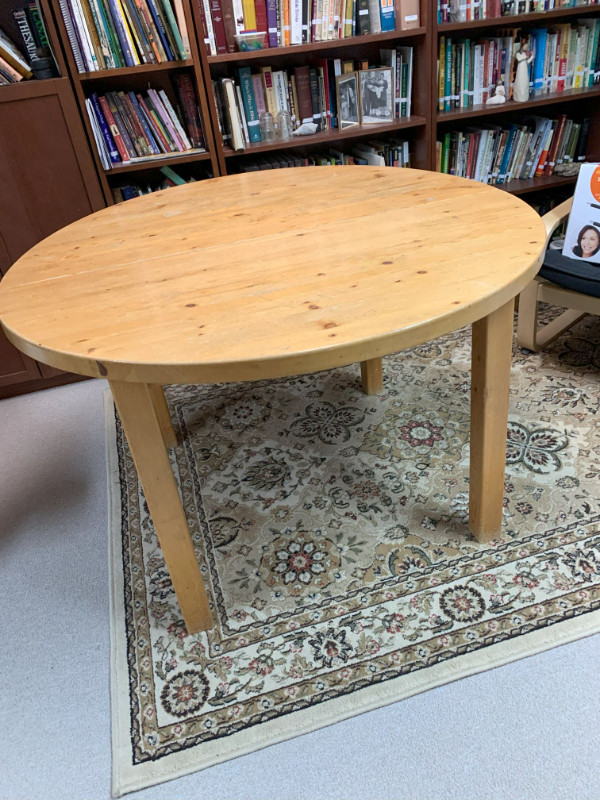 Solid Pine Dining Table with 4 Chairs in Dining Tables & Sets in Strathcona County - Image 2