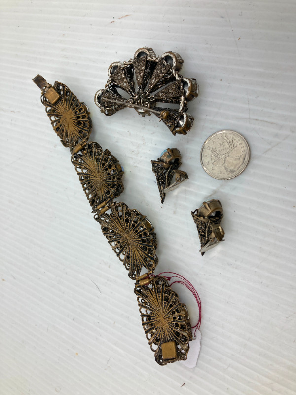 Bracelet broche boucles d'oreilles Allemagne ou Tchécoslovaquie dans Bijoux et montres  à Ville de Montréal - Image 3