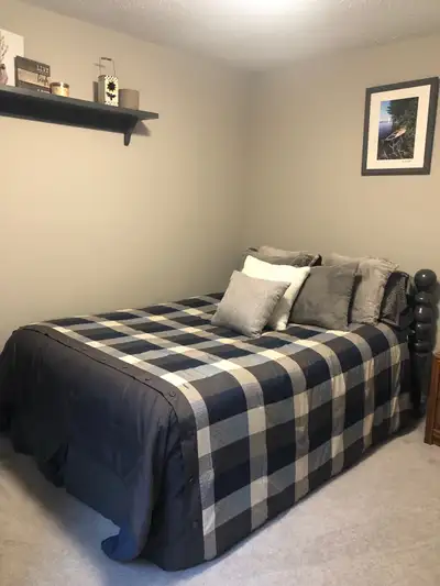 Located in Bracebridge Walking distance to town and Hospital Shared living space Bedroom suitable fo...
