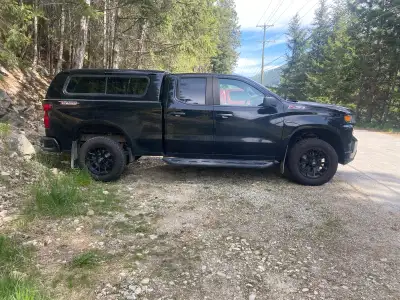 This is a sleek, black Chevrolet Silverado 1500, perfect for work and play. This used truck has been...