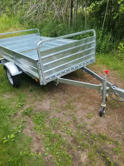Utility trailer. Little over a year old. No storage space. Selling 750$