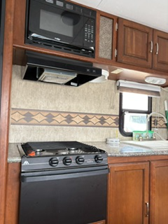 2014 Passport 2400BH – Grand Touring Trim – Fully Upgraded in Travel Trailers & Campers in Nanaimo - Image 12