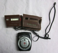 vintage camera light meters Chelico and GE PR-1