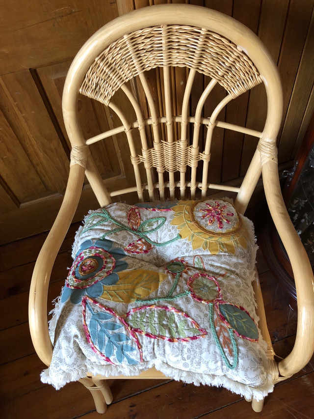 Pier 1 BOHO Bentwood Chair with Cushion in Chairs & Recliners in Kitchener / Waterloo - Image 2