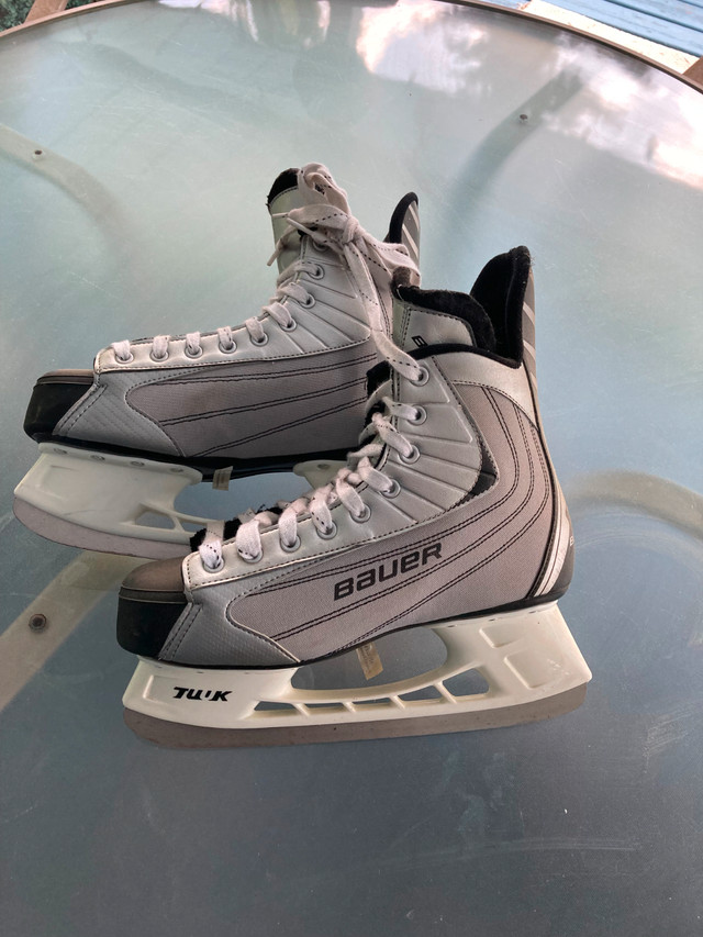 Bauer 22 Size 8 Skates in Skates & Blades in Edmonton