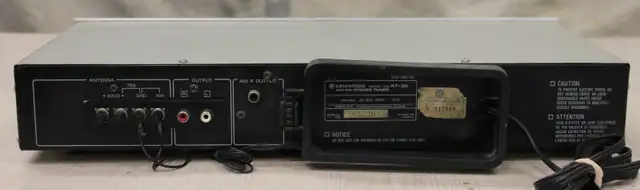 Kenwood KT 30 AM/FM Stereo Tuner in Stereo Systems & Home Theatre in St. Catharines - Image 3