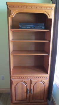 Solid Oak/Oak Veneer Bookcase/Shelving Unit