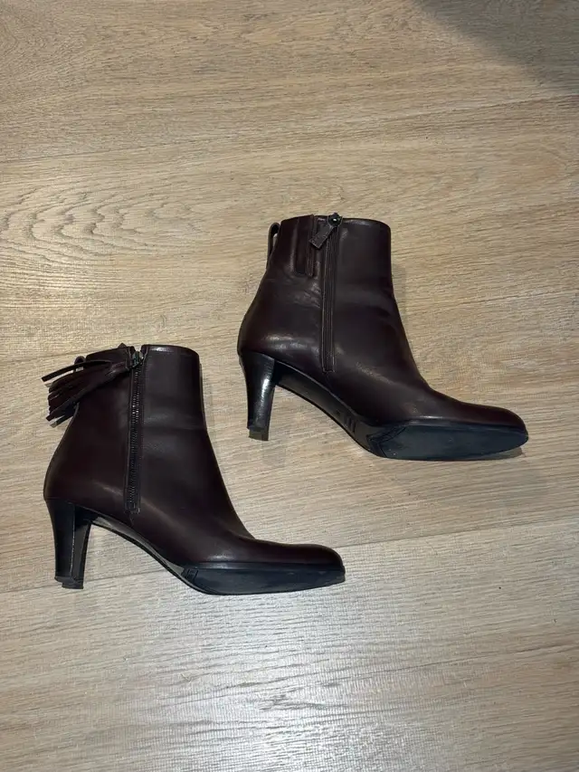 Mansfield women leather boots size 41 / 9.5 US in Women's - Shoes in City of Toronto - Image 3