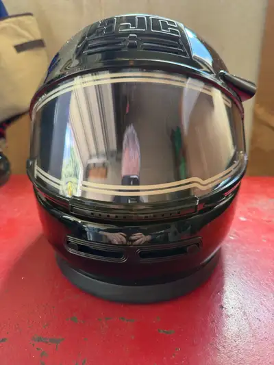 This HJC LS-AIRTECH2 Motorcycle Snowmobile Helmet in size XL is the perfect addition to your winter...