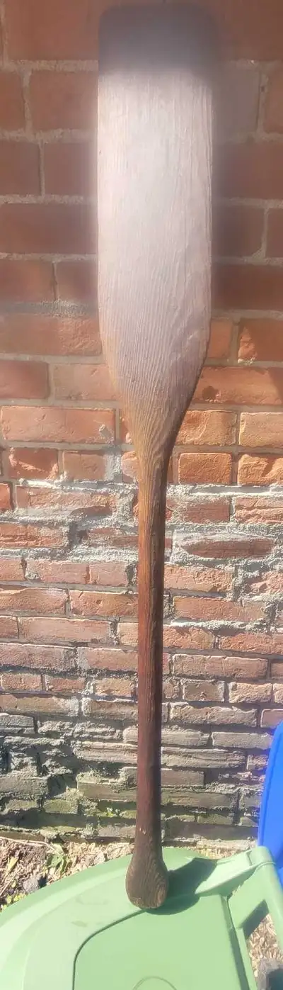 48" single canoe paddle. Good condition.