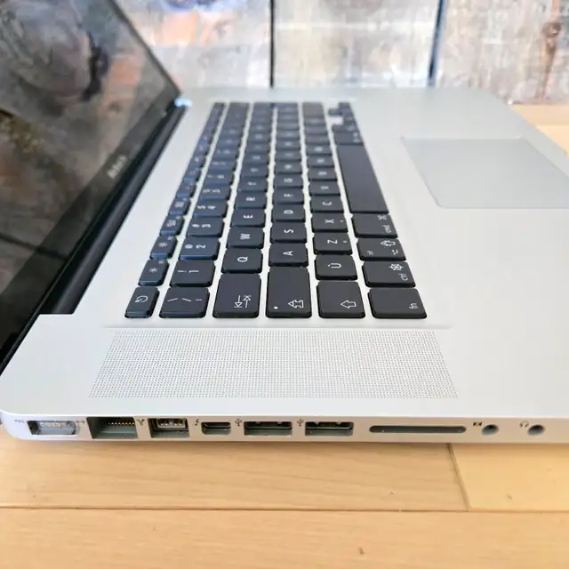 Macbook Pro Early 2011 15" | Intel i7 | 16 Gb RAM | SSD 240 Gb in Laptops in Laval / North Shore - Image 8