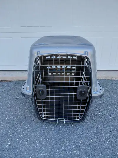 FR*EE dog crate for medium sized dog. Dimensions: 26 x 16 x 24 inches Length x width x height Materi...
