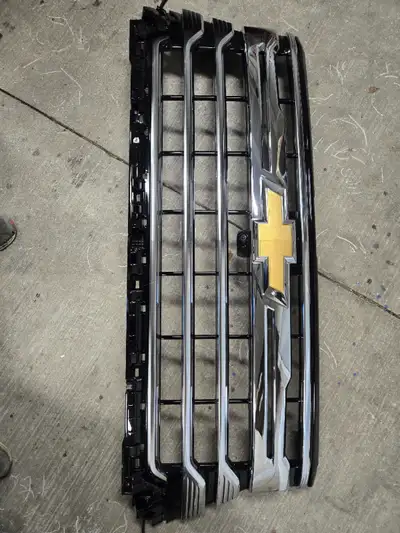 21-25 MY Chevrolet Silverado HD brand-new OEM grille part # 86533026. Not cheap aftermarket replacem...