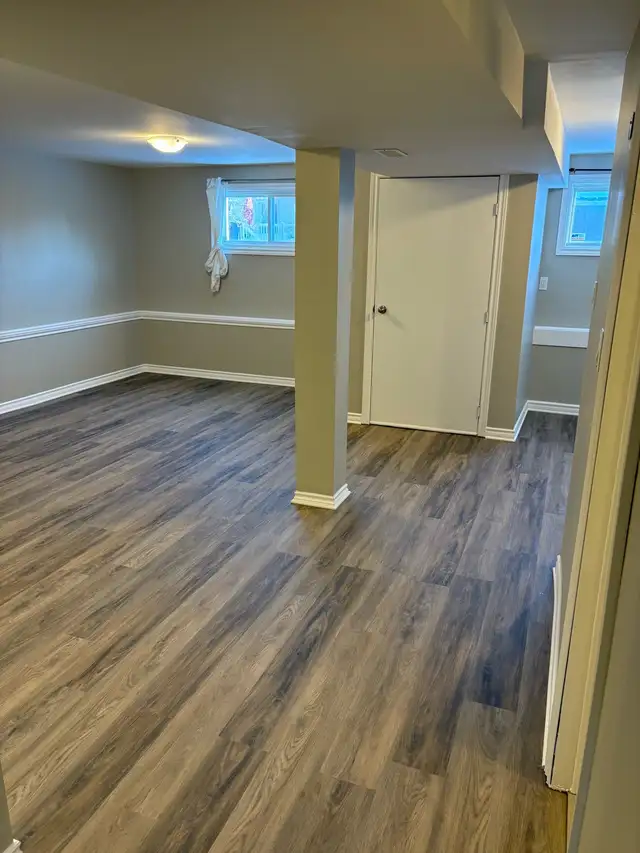 Newly Updated 2 Bedroom/ 1 Full Bathroom Close to Park!