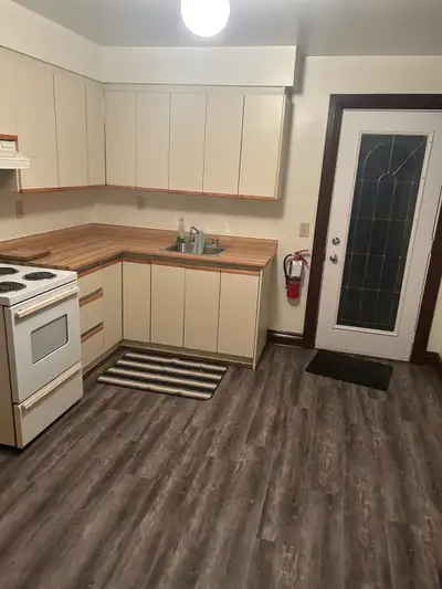 Mainfloor Bachelor Apartment - Downtown Brampton