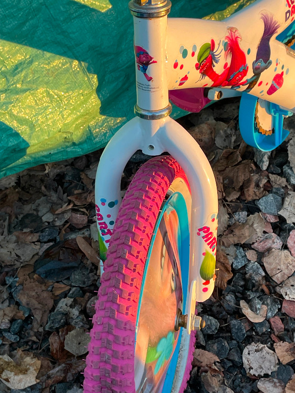 Dreamworks Trolls Kids Bicycle 16” Poppy Girls Bike in Kids in Sudbury - Image 4