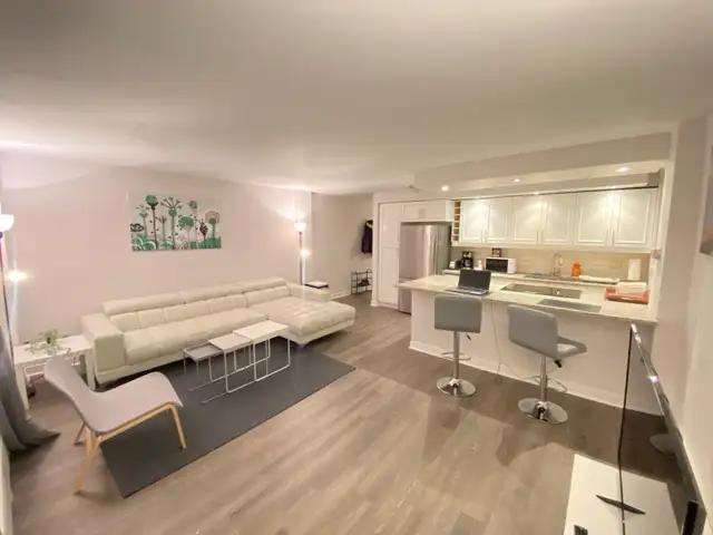 Spacious 1 bedroom condo in Sunalta near Ctrain for rent