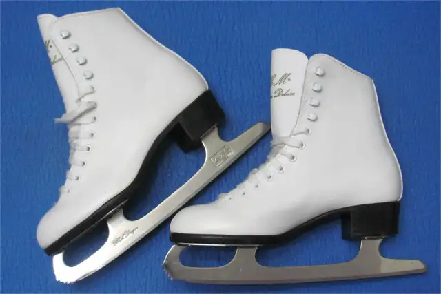 New CCM Skates Size-9 (Inner length 25cm/10'') Dwight in Skates & Blades in Muskoka - Image 3