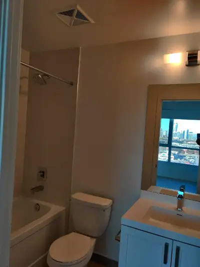 2 bedrooms available for rent. 2 washrooms, kitchen and common area. Indoor gym and outdoor pool. Gr...