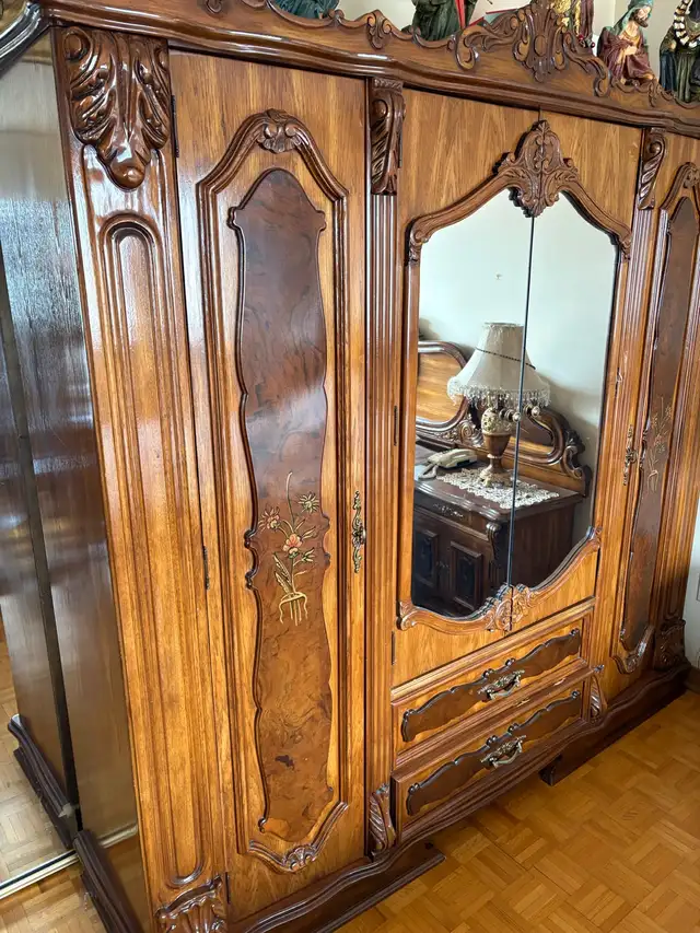 Ensemble de chambre à coucher à vendre in Beds & Mattresses in City of Montréal - Image 4