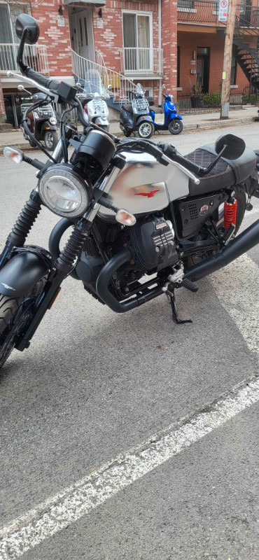 Moto Guzzi V7 Stone S in Touring in City of Montréal - Image 2