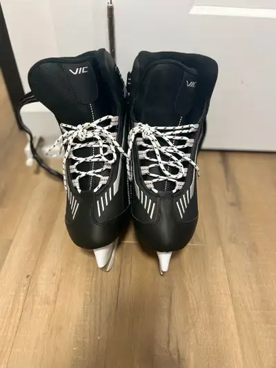 Men Ice Skates Size 9, View more