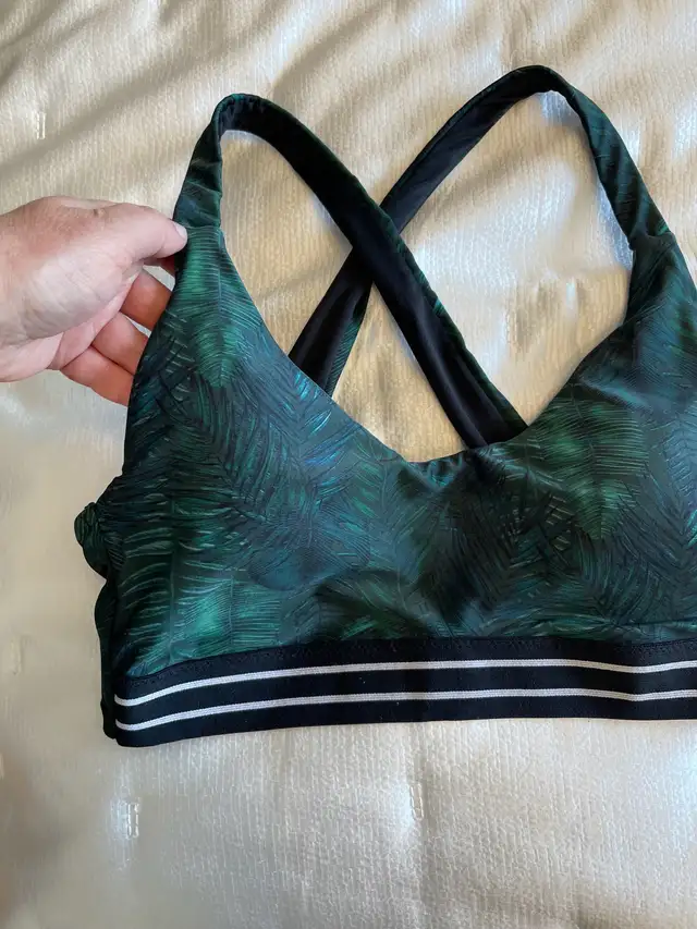 Haut bikini tropical Gr S/M - Lebourgneuf in Women's - Tops & Outerwear in Québec City - Image 3