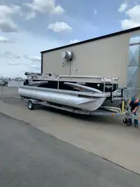 Pontoon boat with sea legs 
