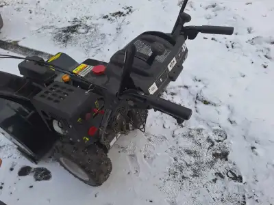 Souffleuse à neige YardWork à essence 30 pouces, View more